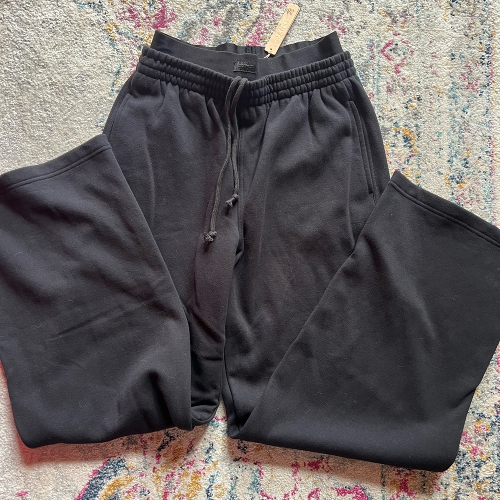 🏃‍♀️🌸🖤SKIMS Exposed Boxer Fleece Jogger🏃‍♀️🌸🖤 - Picture 5 of 11